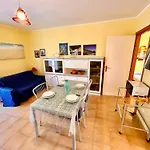 Trilo Rosanna Con Terrazzo Panoramico Ed Aria Condizionata Marcelli